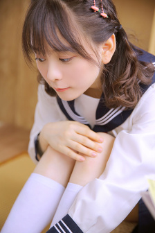 被美女踩在脚下